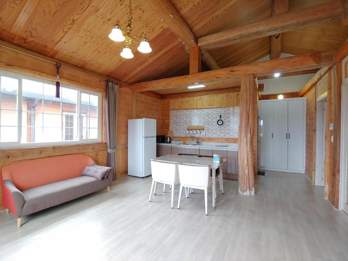 Geumok Log Pension Seogwipo Exterior photo